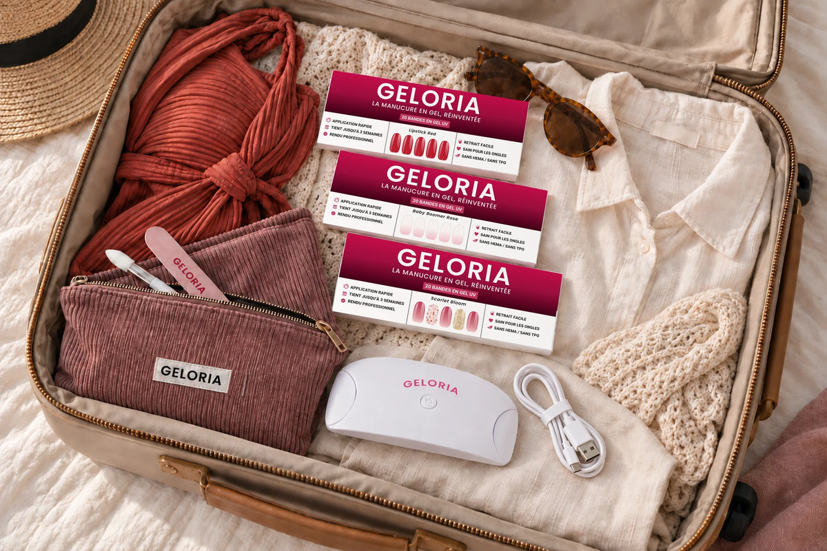 Valise ouverte avec trois étuis Geloria, la lampe LED pliée, la trousse Geloria, une lime et un stylet